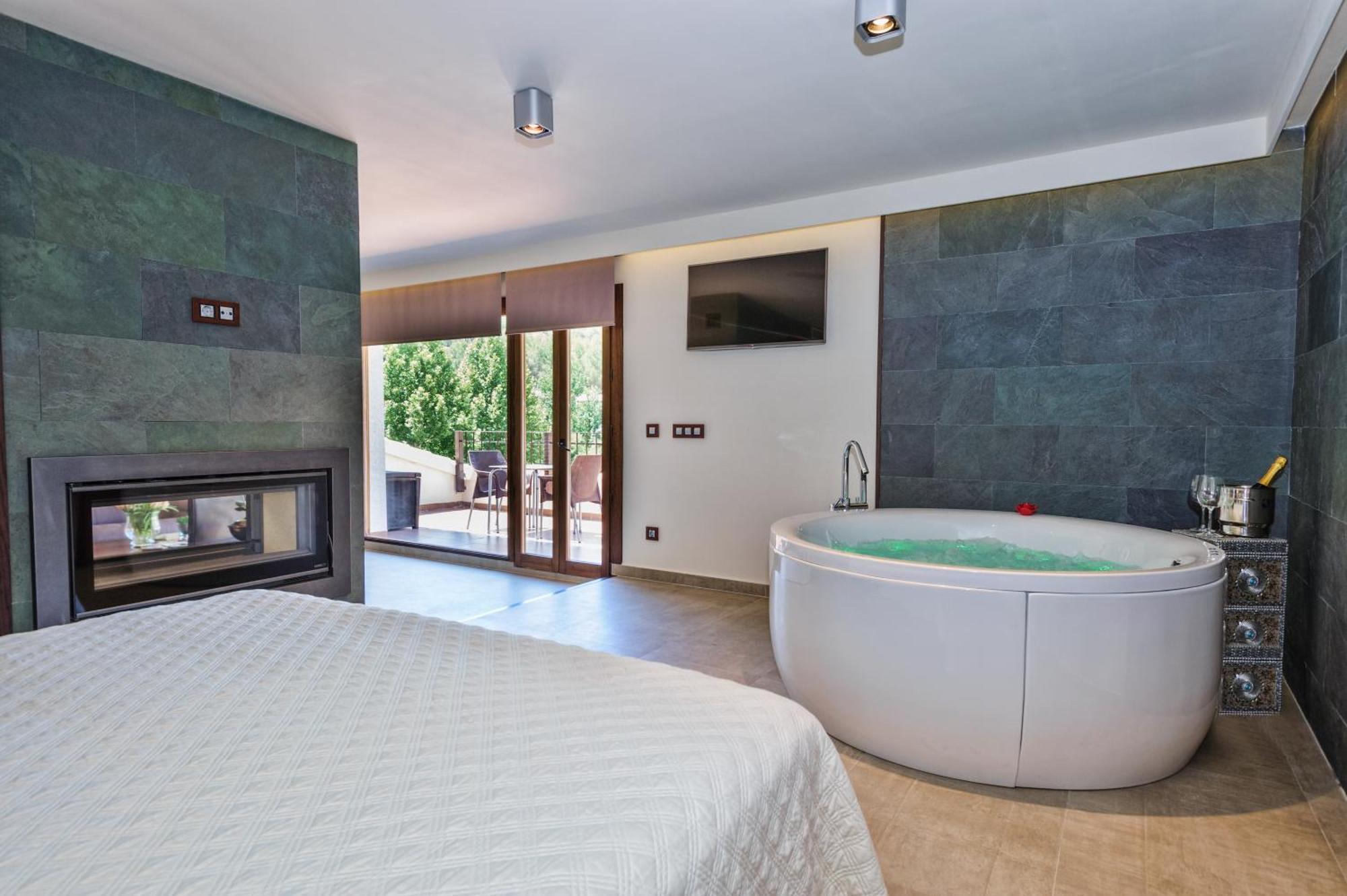 Suites Finca Los Olivos Alcala del Jucar Exterior photo