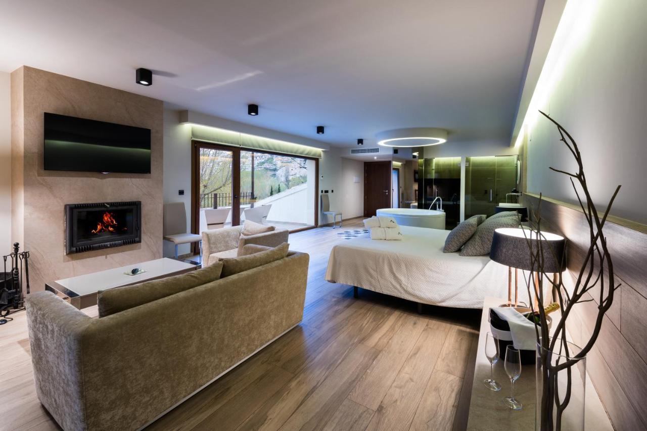 Suites Finca Los Olivos Alcala del Jucar Exterior photo